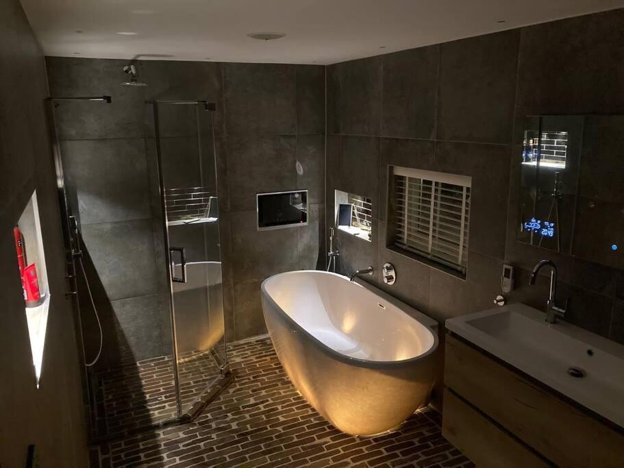 Voorsterstaete Former Barn, Including Jacuzzi Voorst Gem Voorst Exterior photo